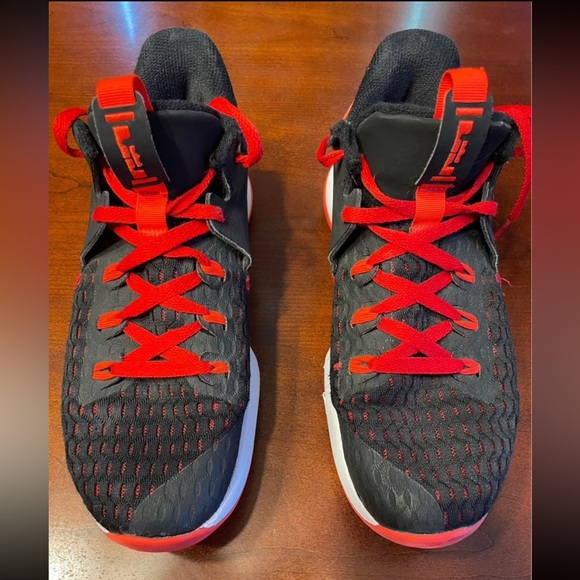 Nike LeBron Witness 5 Red and Black - Picture 2 of 4